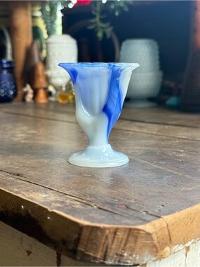 AKRO AGATE BLUE SLAG GLASS BEGGARS HAND VINTAGE TOOTHPICK HOLDER